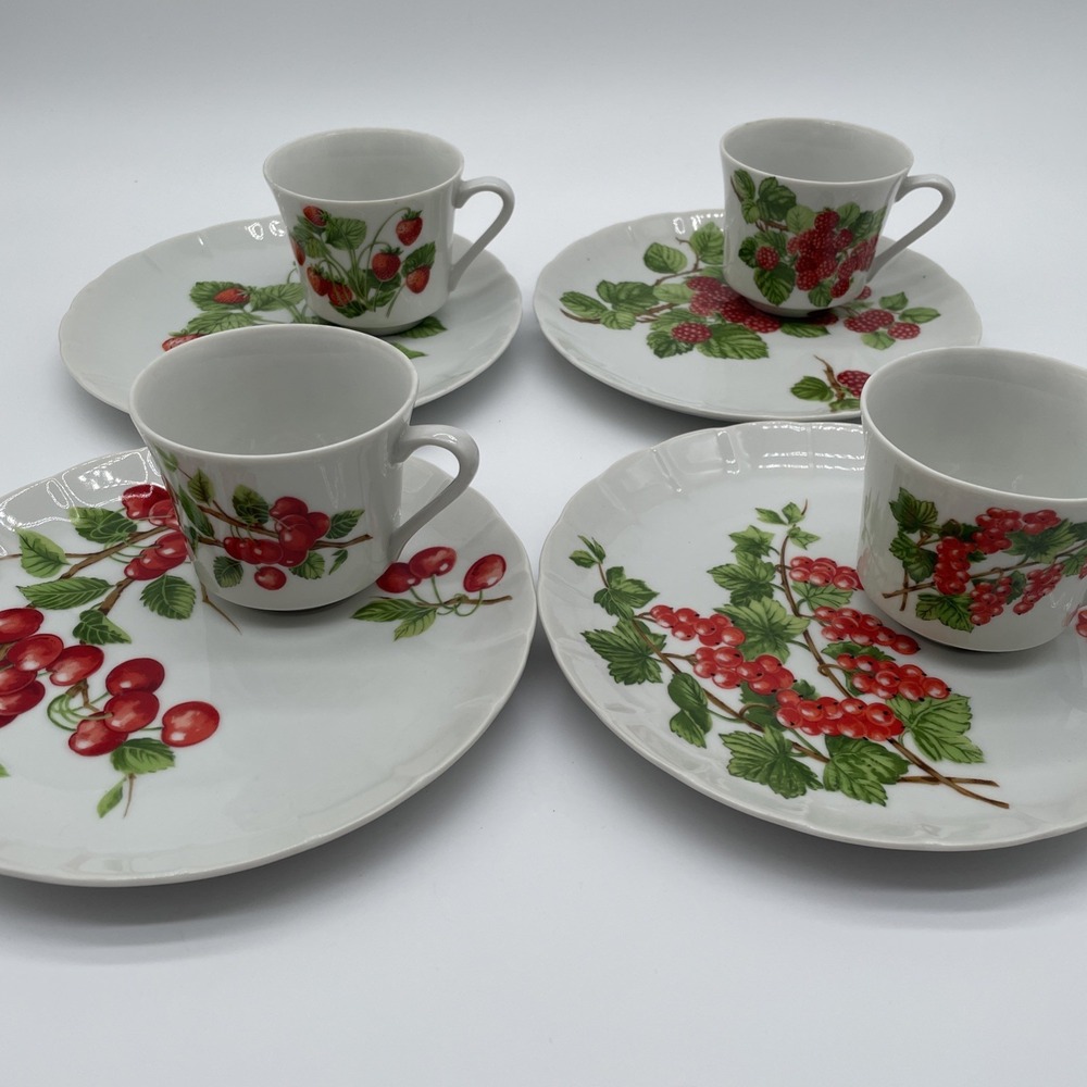 SEYMOUR MANN VTG 1975 8" DESSERT/SNACK PLATES & CUPS 4 DIFFERENT BERRY DESIGNS